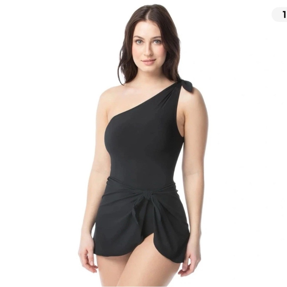 Black One-Shoulder One Piece Swimsuit with Ruched Sides Size 36D 12